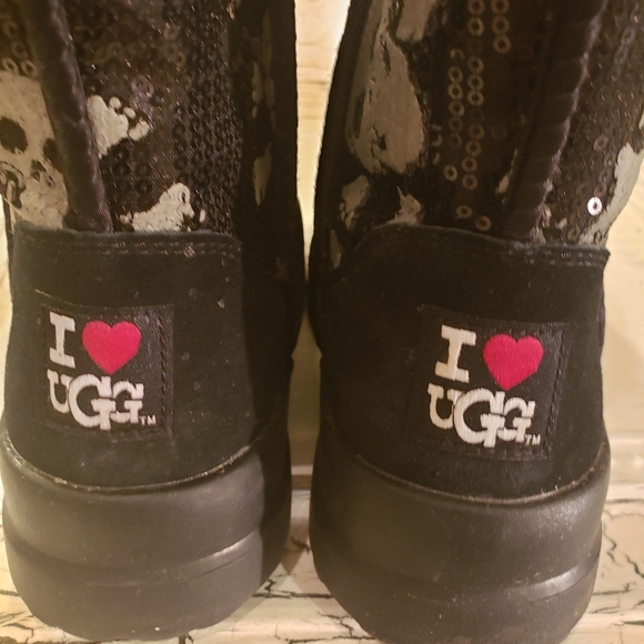I heart Ugg Kisses Short - Picture 2 of 10